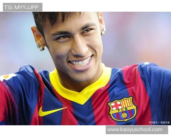 19岁足球明星因伤缺阵赛场伤情照片引发球迷关注与担忧